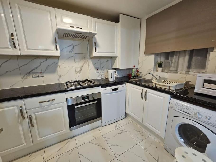 Lovely Flat Close To Shepherd'S Bush Apartamento Londres Exterior foto